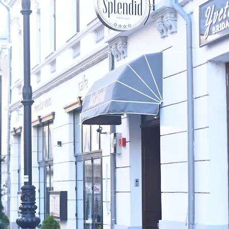 Splendid 1900 4*